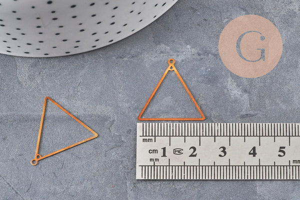 Pendentif triangle évidé laiton brut 22mm, x4 (G11035)