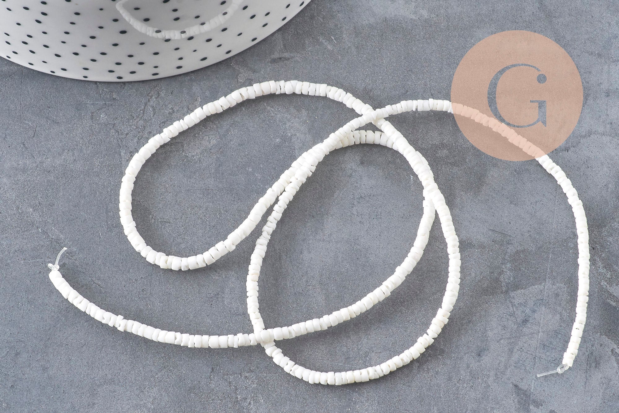 Perles heishi coquillage naturel blanc 3-4mm x1 fil de 60cm (G11092)