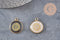 Pendentif rond motif pissenlit acier 304 inoxydable doré 16mm, x1 (G11103)