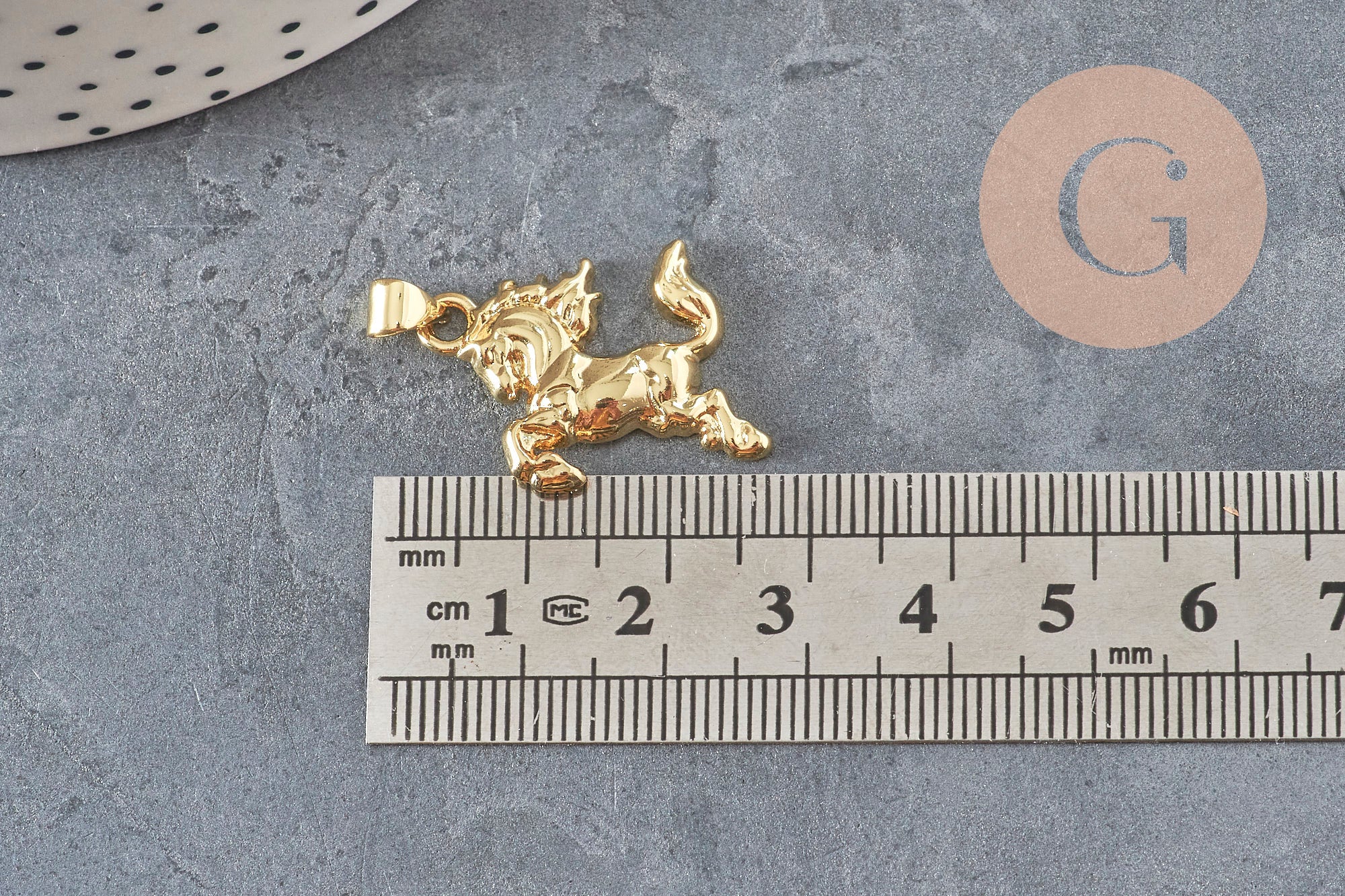 18k gold 22mm rearing horse charm, x1 VALID