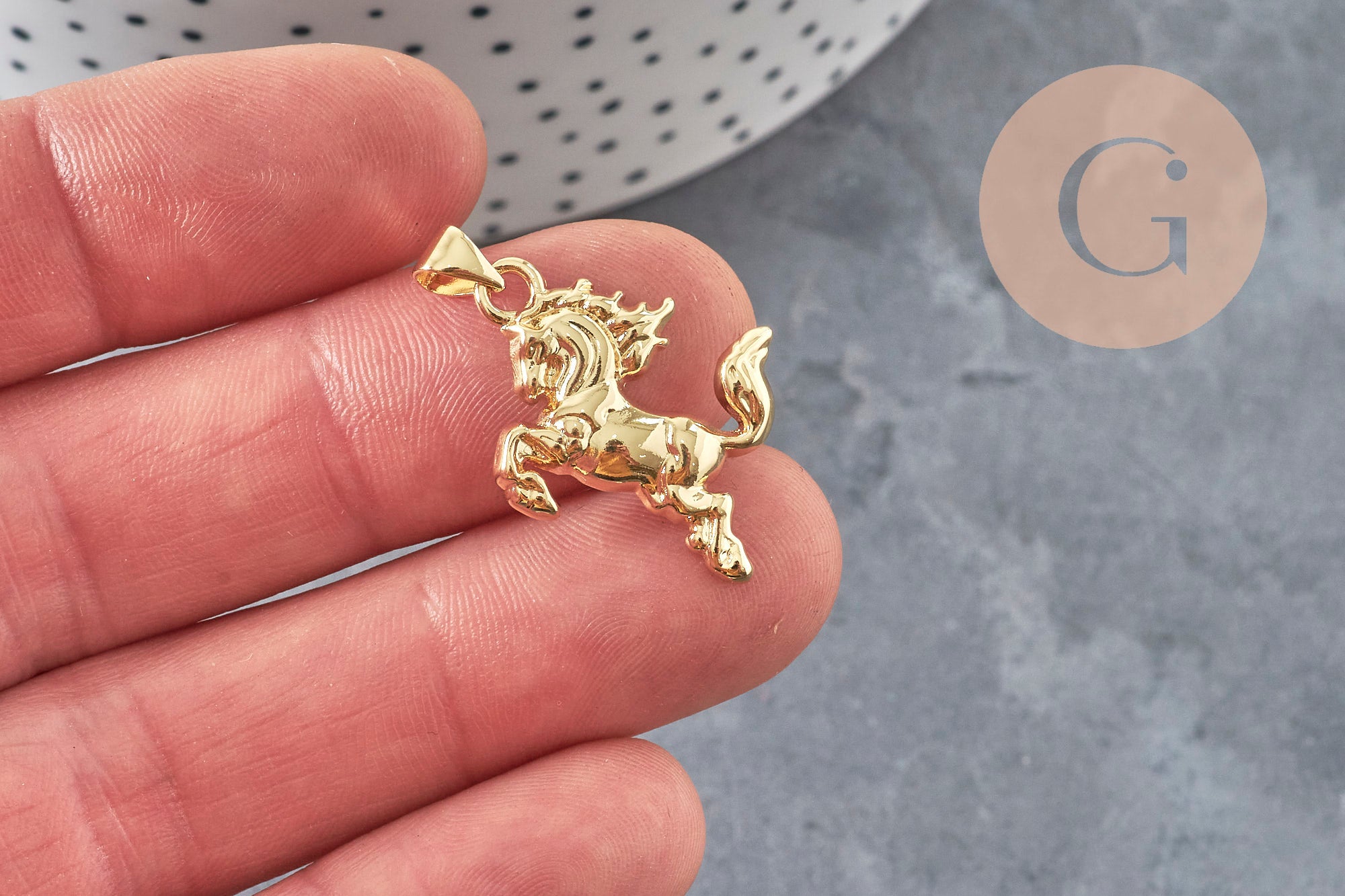 18k gold 22mm rearing horse charm, x1 VALID