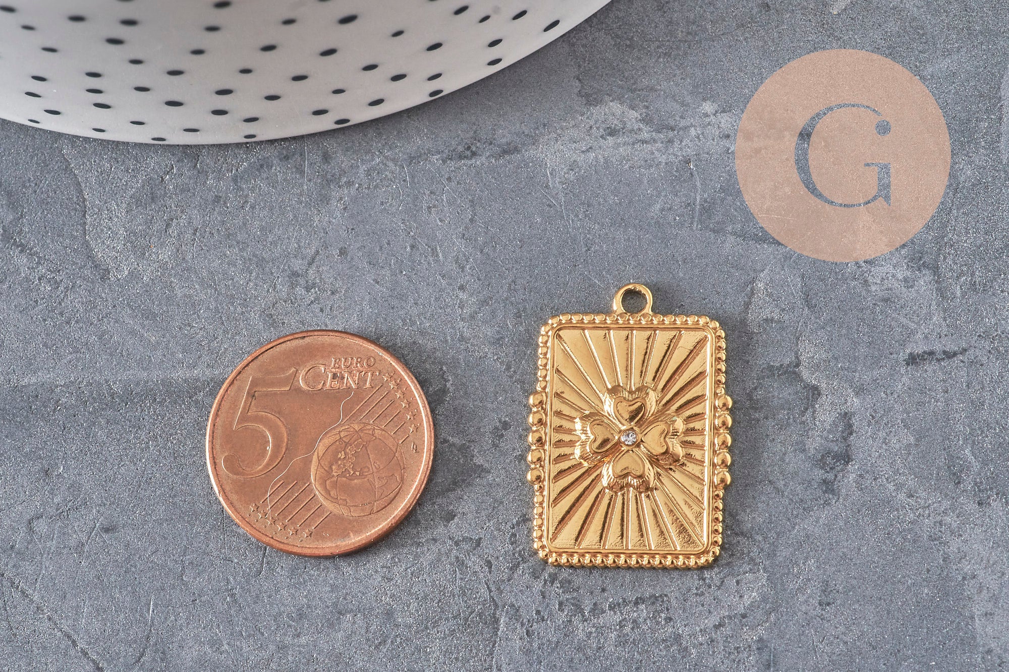 Pendentif rectangle trèfle 4 feuilles acier doré zircon 25mm, x1 (G11276)