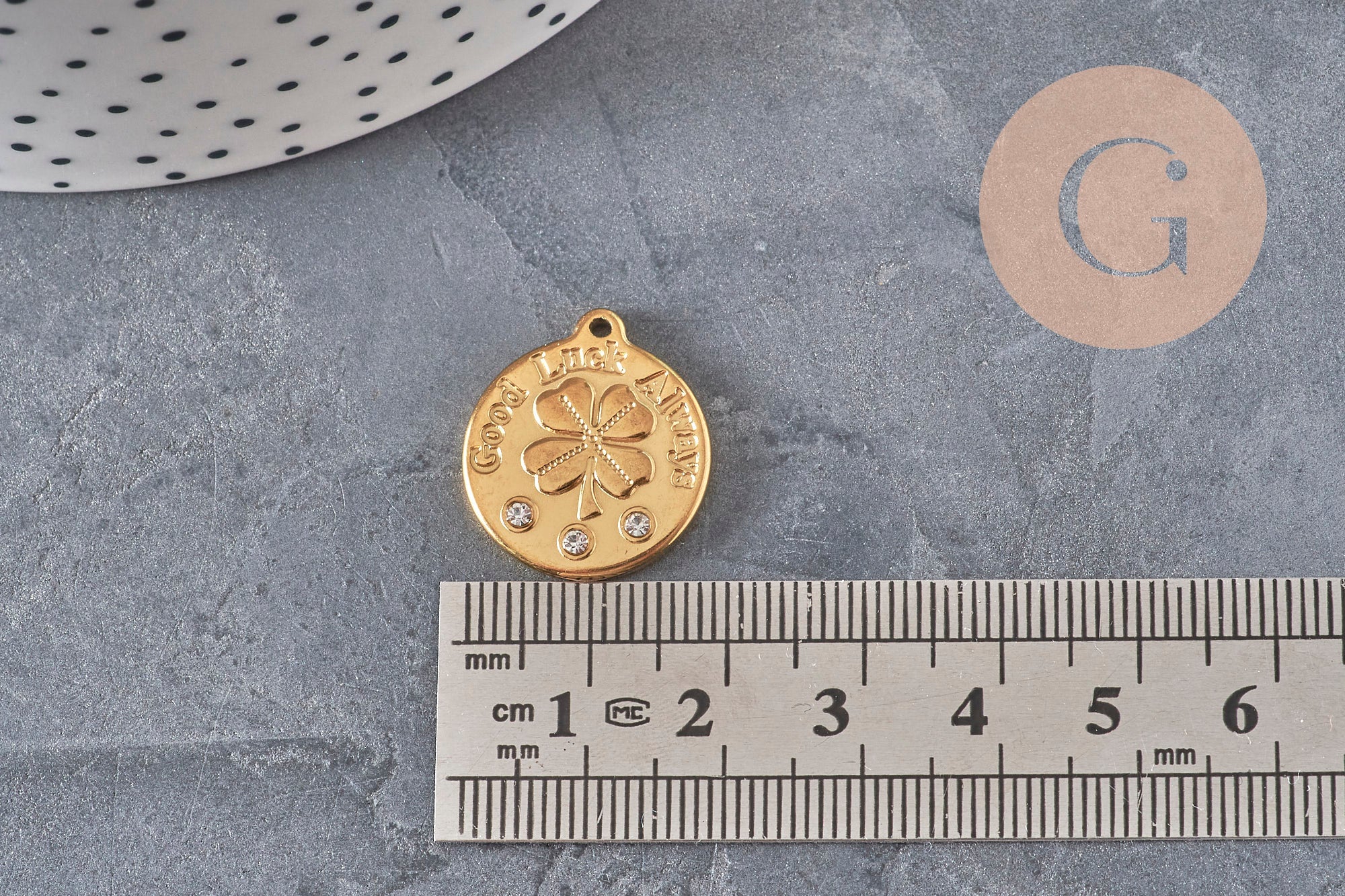 Pendentif médaille trèfle 4 feuilles acier doré zircons 20mm, x1 (G11275)