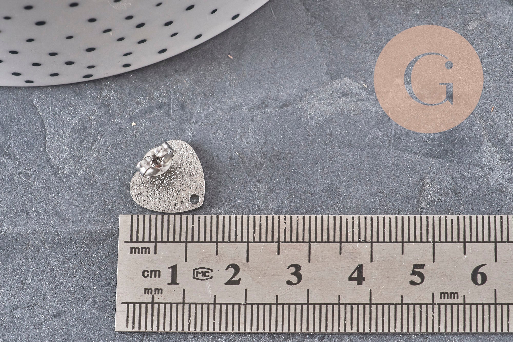 Pendientes de botón corazón acero inoxidable 304 plano arenado 1 agujero 13mm, el par VÁLIDO
