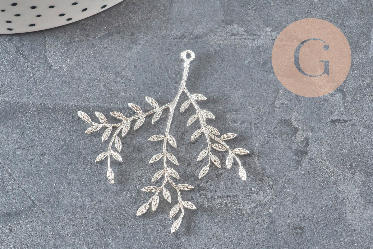 Pendentif branche feuille laiton argenté 49mm, x1 (G11339)