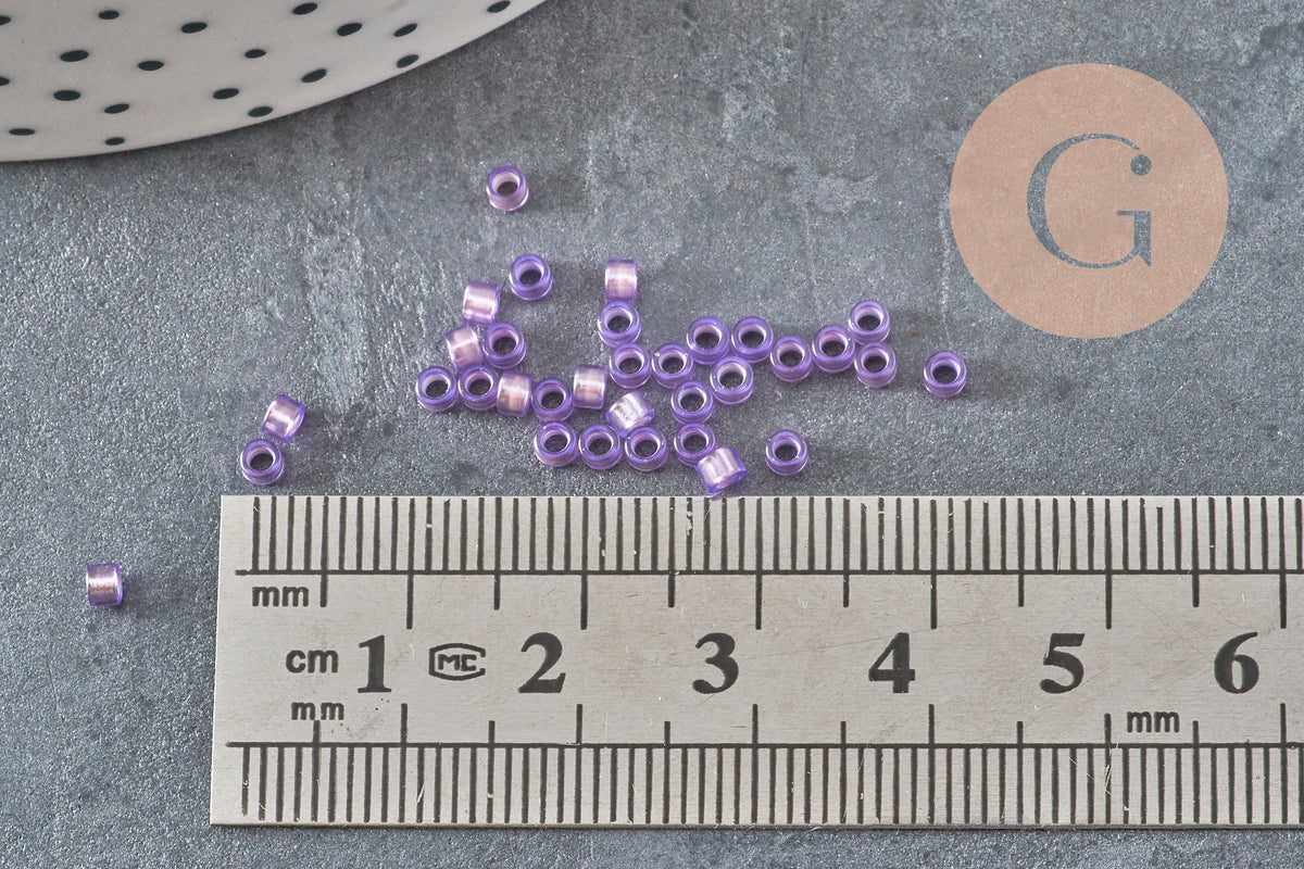Perles rocaille tube verre violet silver lined 2.5mm, x1 sachet de 8g (G11405)