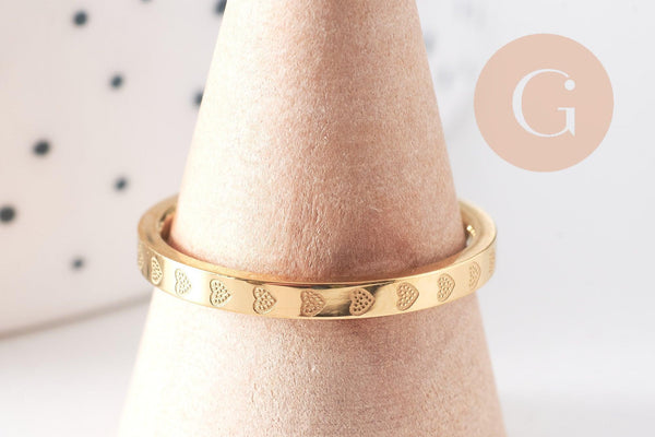 Bague fine alliance gravée coeurs acier inoxydable doré 2mm, x1 (G10497)