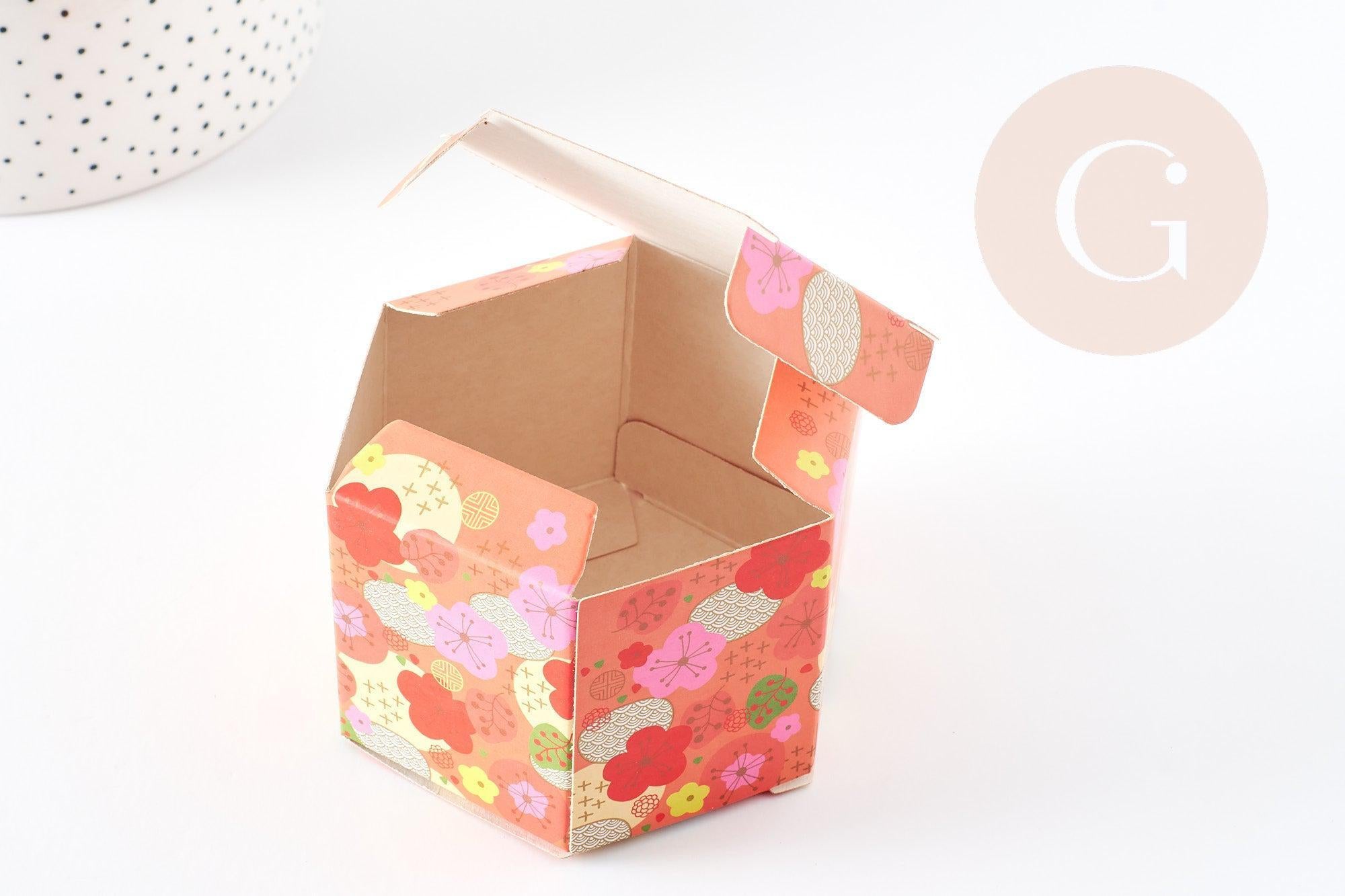 Boite haxgonale cadeau motif japonisant carton 7.65x8.8cm, x1 (G6288)