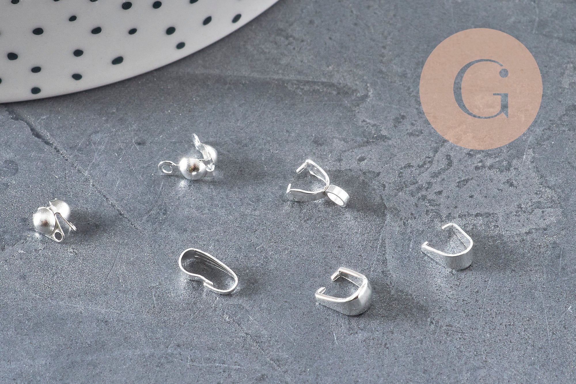 Packs of 120 304 stainless steel silver-plated bails and findings, x1 (G11238)
