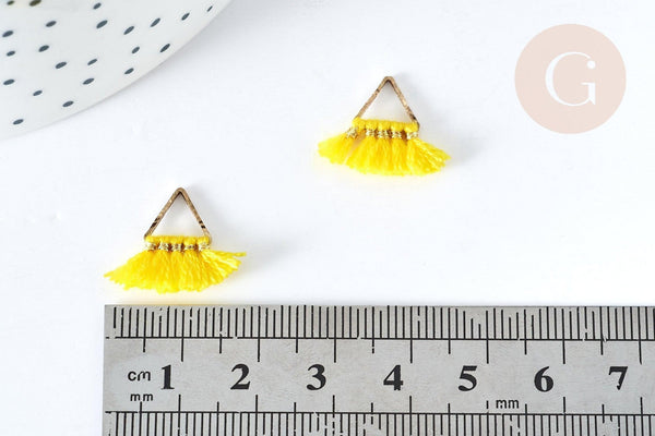 Breloque Pompon jaune polyestère laiton doré 15mm,décoration pompon, pompon boucles,fabrication bijoux bohème, x1 (G8215)