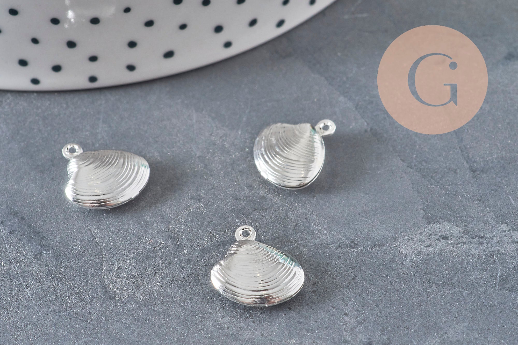 Shell charm 304 stainless steel silver plated 14mm, x1 (G11270)
