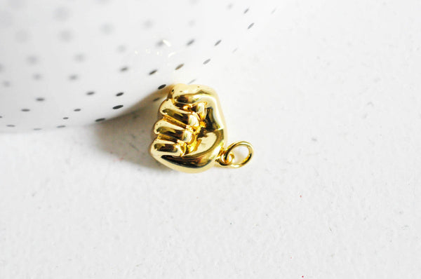 Breloque main poing laiton doré 18k 14mm, Pendentif or pour création de bijoux, x1 (G3565)