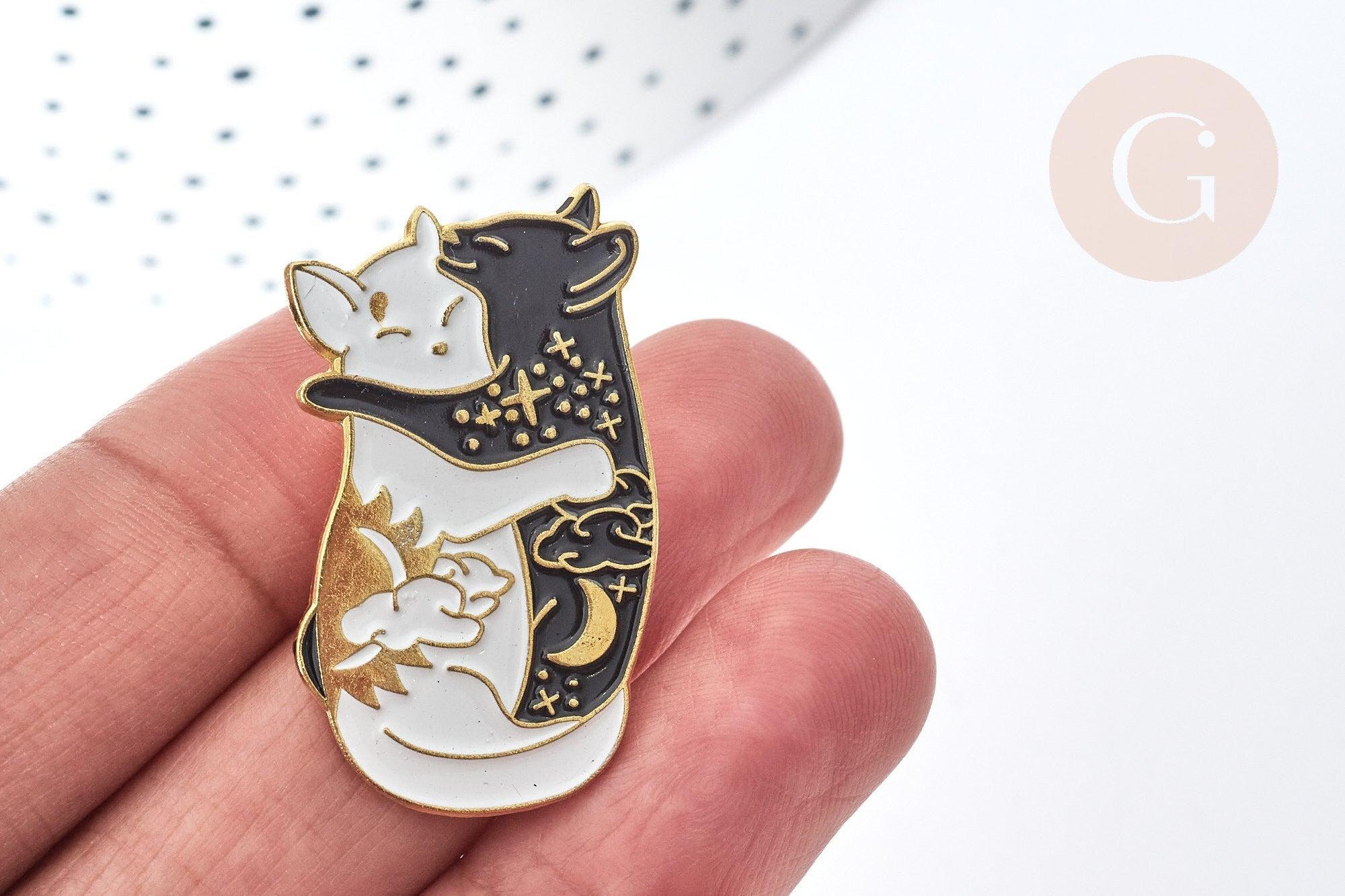 Broche Pin's Chat émail blanc et noir zamac doré 35x23mm, broche dorée, décoration veste, x1 G8082