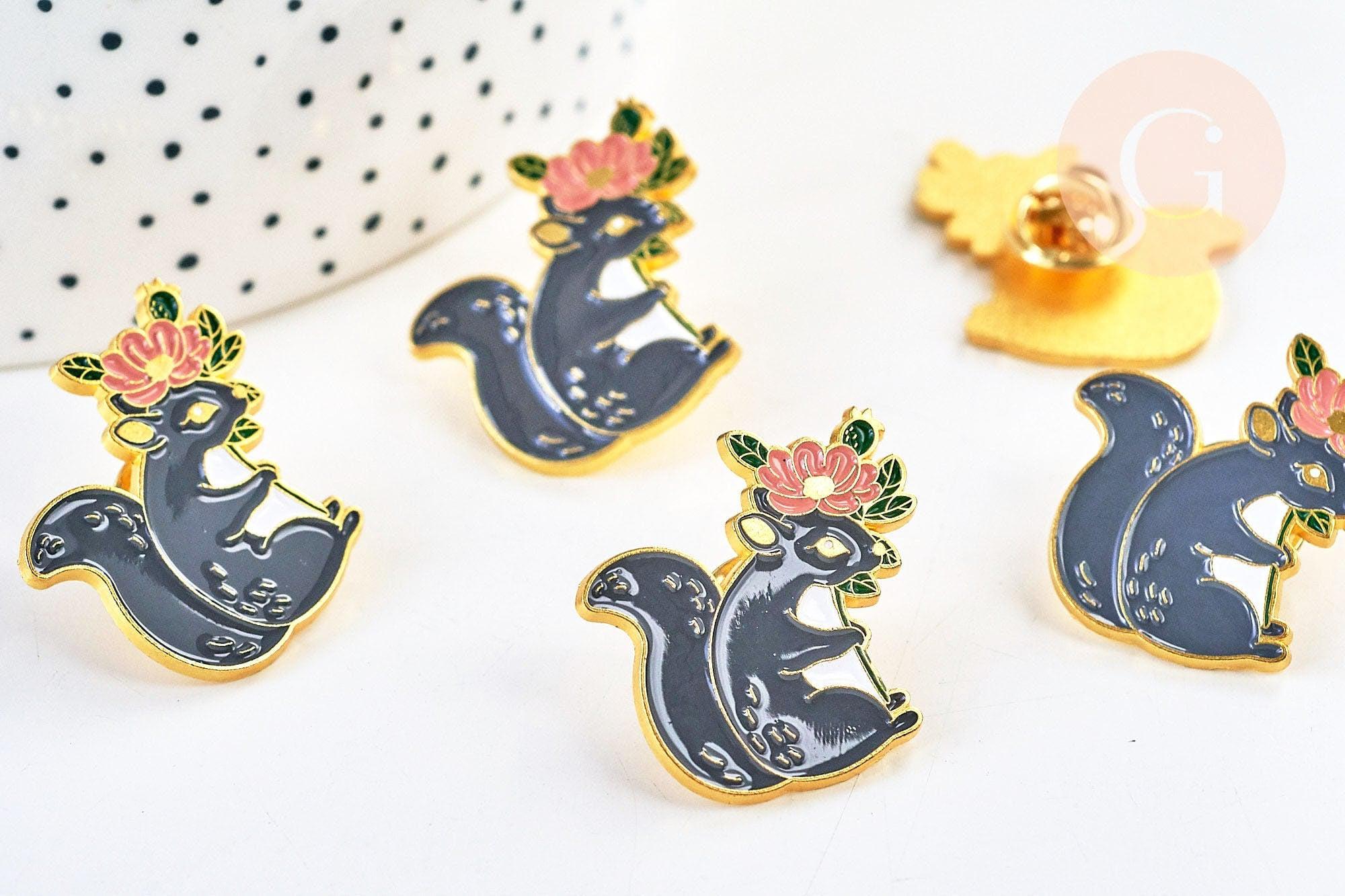 Broche pins animal écureil motif végétal doré émail, décoration veste, 27x26mm,x1 (G5540)