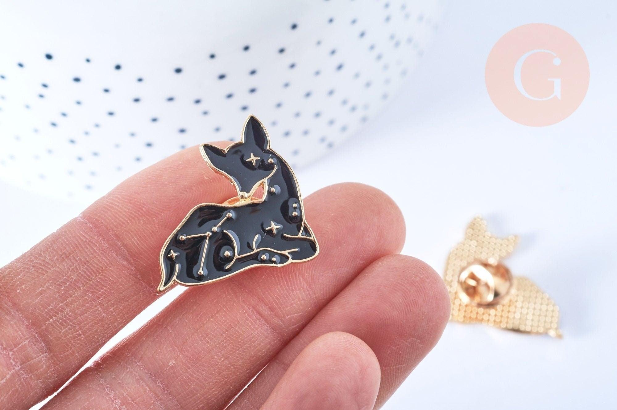 Broche pins biche motif mystique noir doré émail 25x26mm, décoration veste, x1 (G6730)