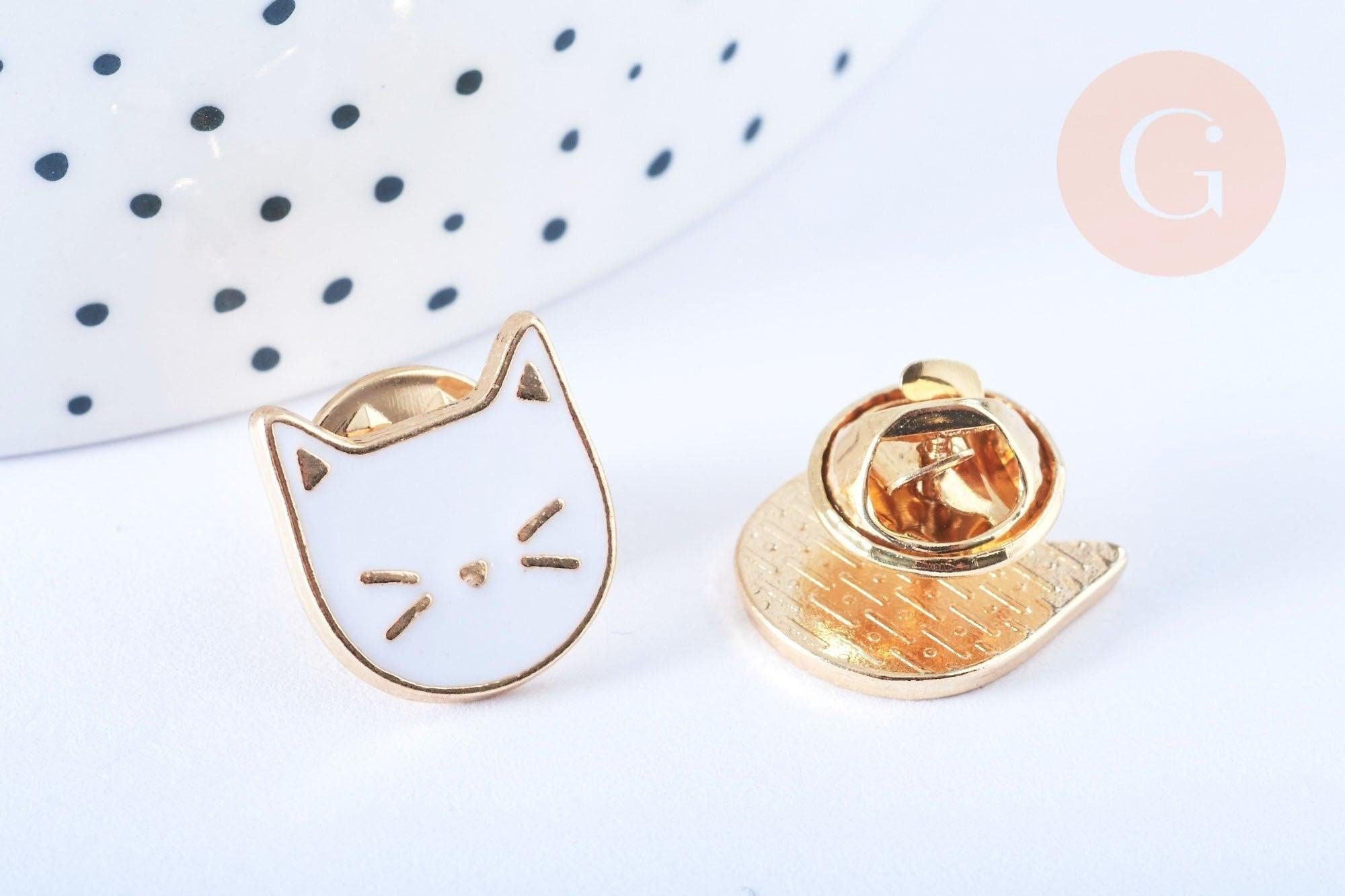 Broche pins chat blanc doré émail 14mm, x1 (G6625)