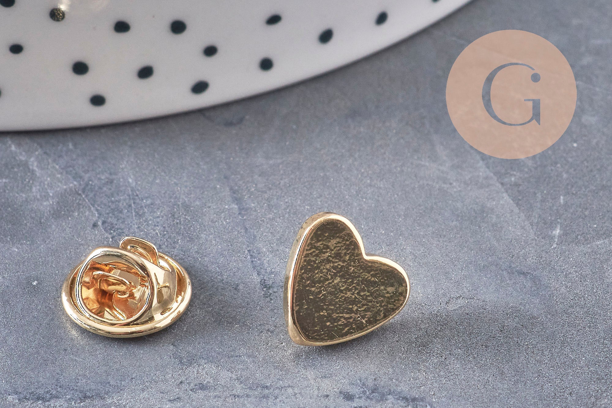 Broche pin's coeur laiton doré 11mm, x1 (G10989)