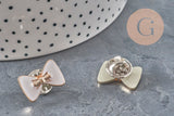 Broche pin's noeud blanc plastique & fer doré 18.5mm, x1 (G11331)