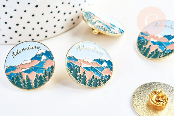 Broche pins rond motif montagne doré émail bleu,broche dorée, décoration veste, 31mm, x1 (G5556)