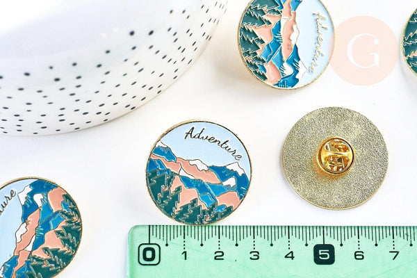 Broche pins rond motif montagne doré émail bleu,broche dorée, décoration veste, 31mm, x1 (G5556)