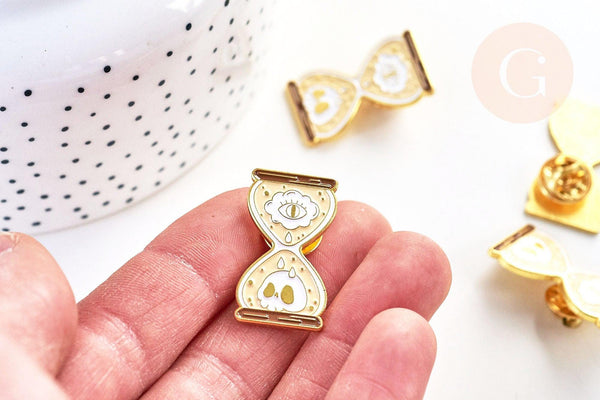 Broche pins sablier vanité oeil protecteur laiton doré émail jaune,broche dorée,décoration veste, 29.5x16mm,x1 G5545