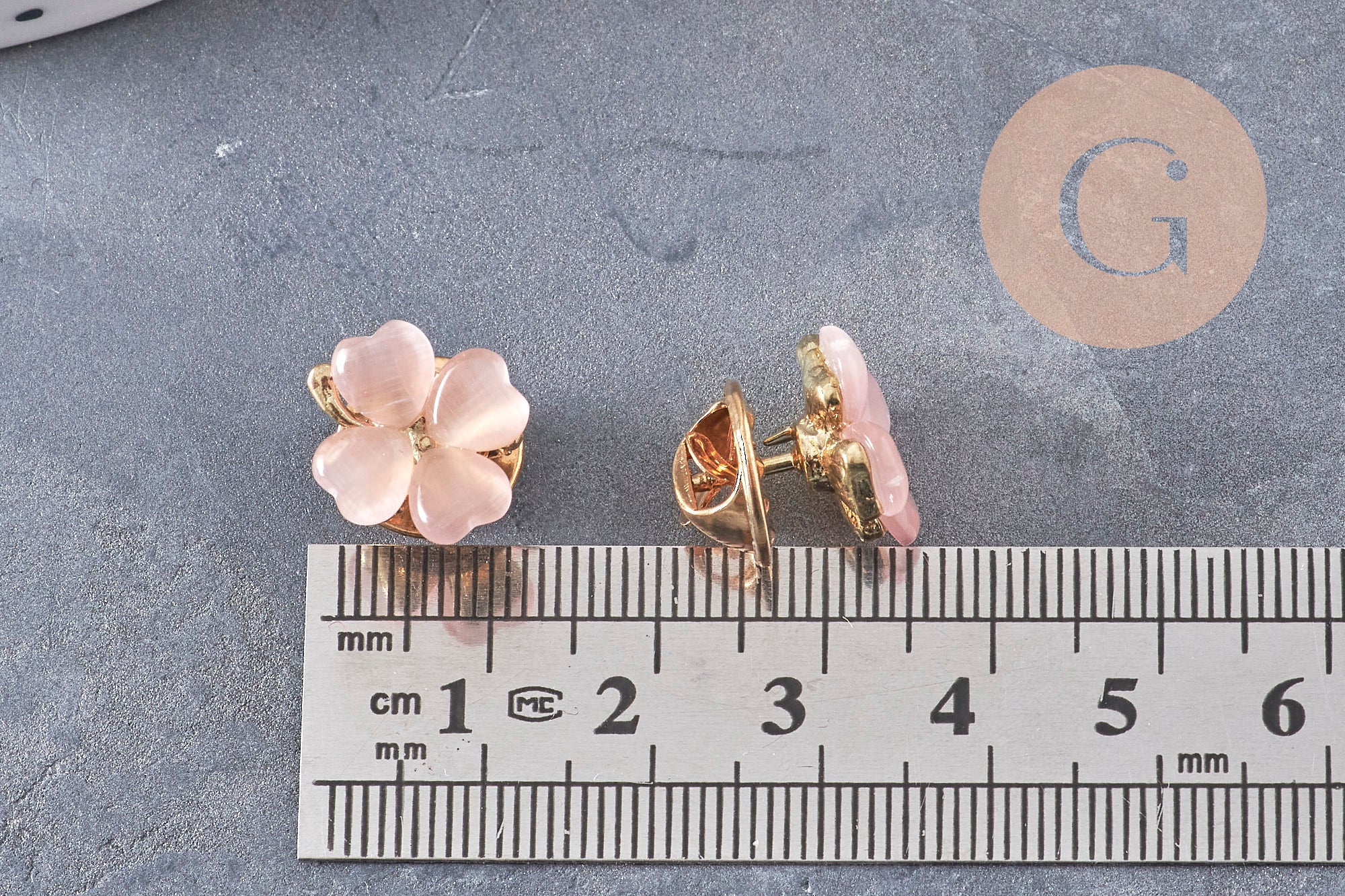 Broche trèfle à 4 feuilles zamac doré verre rose 13.5mm, x1 (G10991)