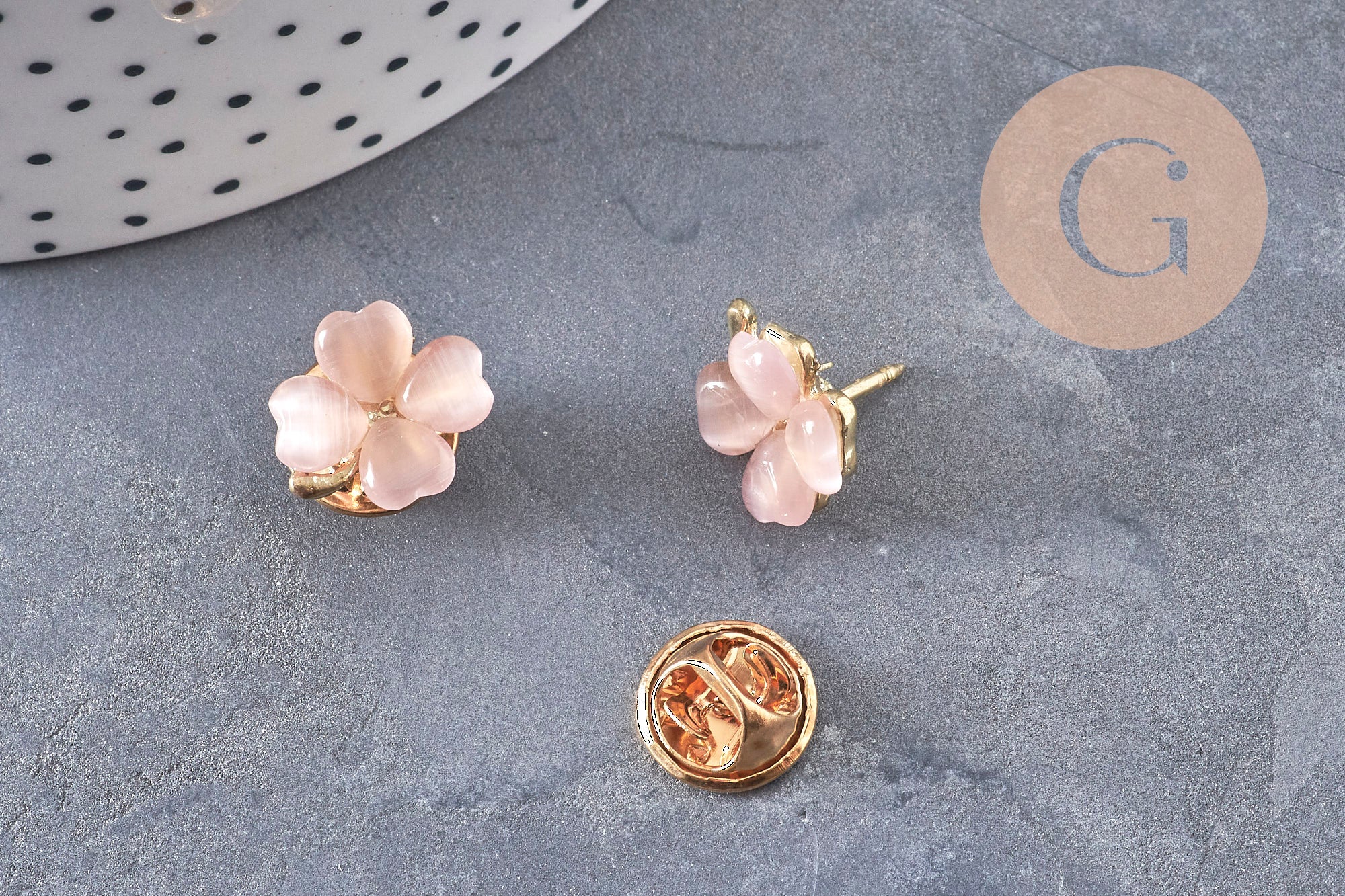 Broche trèfle à 4 feuilles zamac doré verre rose 13.5mm, x1 (G10991)