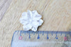 Cabochon fleur résine blanche nacrée 24mm, x2 (G4388)