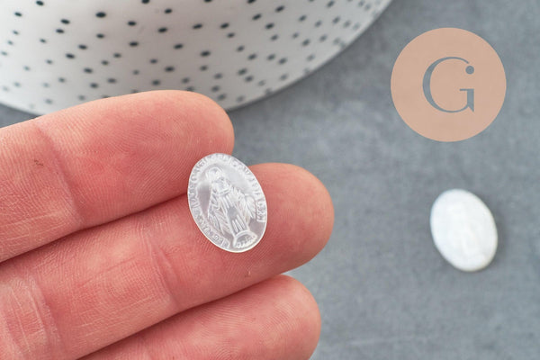Cabochon ovale nacre blanche naturelle gravé Vierge Marie 16mm, x1 (G9624)