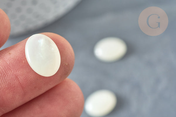 Cabochon ovale résine blanche 14x10x4mm, x1 (G7372)