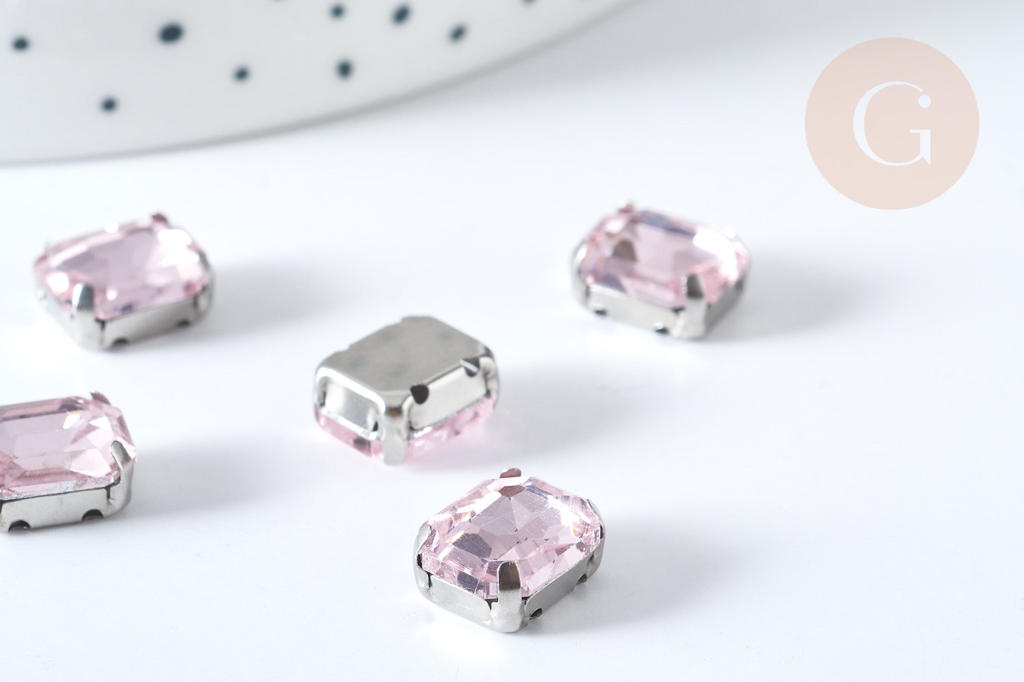 Cabochon rectangle cristal rose clair avec serti en laiton argenté 8x10mm, x5 (G8114)