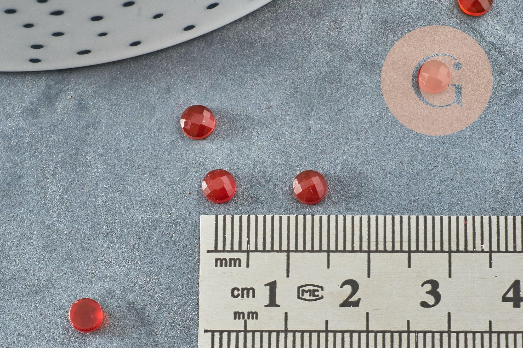 Cabochon rond cornaline naturelle orange facetté 4mm, x1 (G9387)
