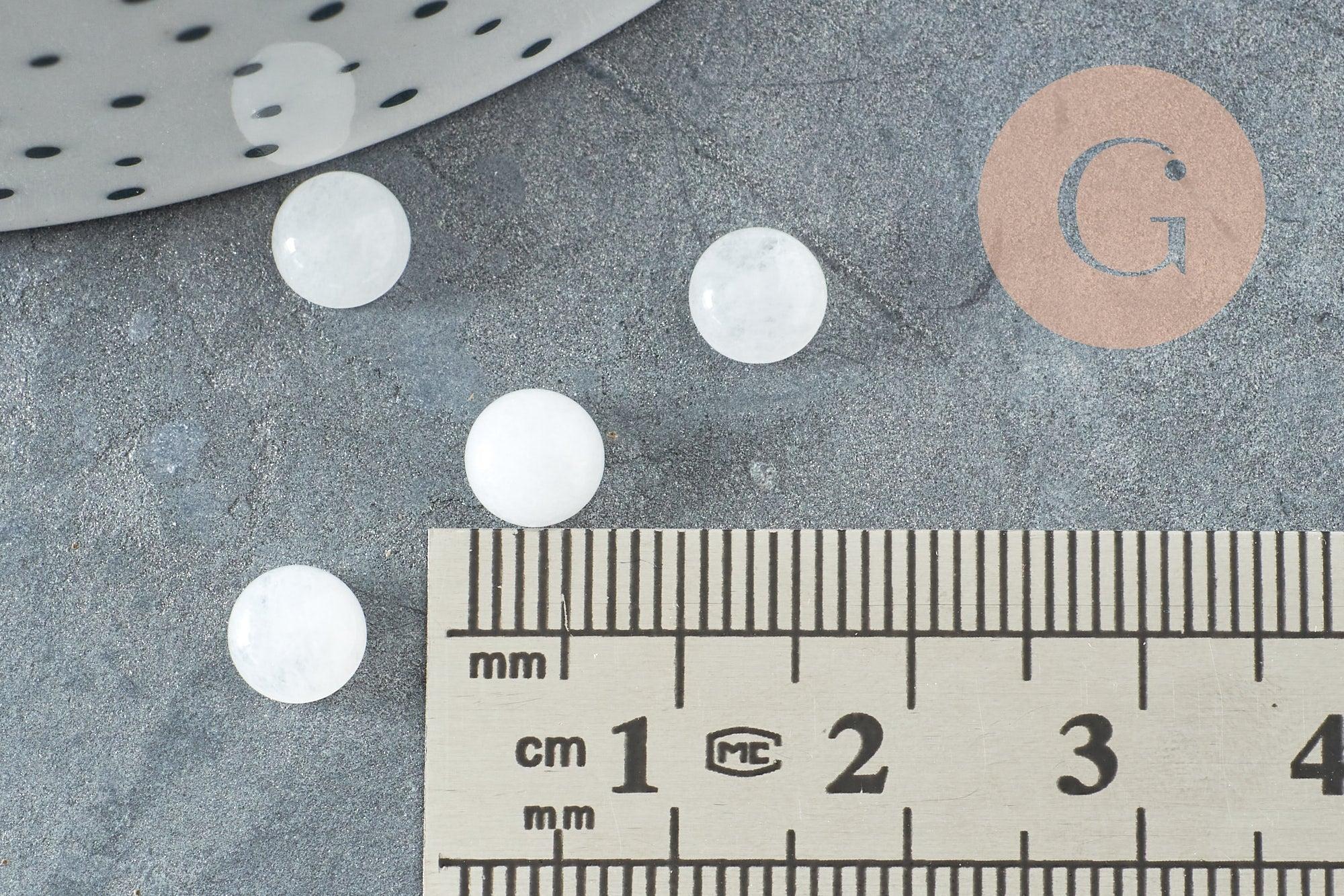 Cabochon rond jade naturel blanc 6mm, x1 (G1351)