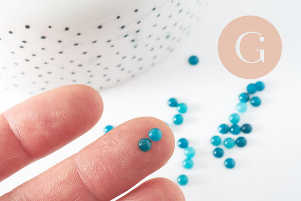 Cabochon rond jade naturel bleu cyan 4mm, x1 (G9959)