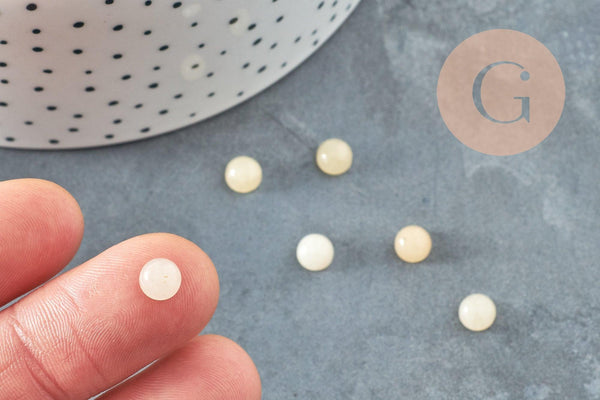 Cabochon rond jade naturel jaune 6mm, x1 (G1391)