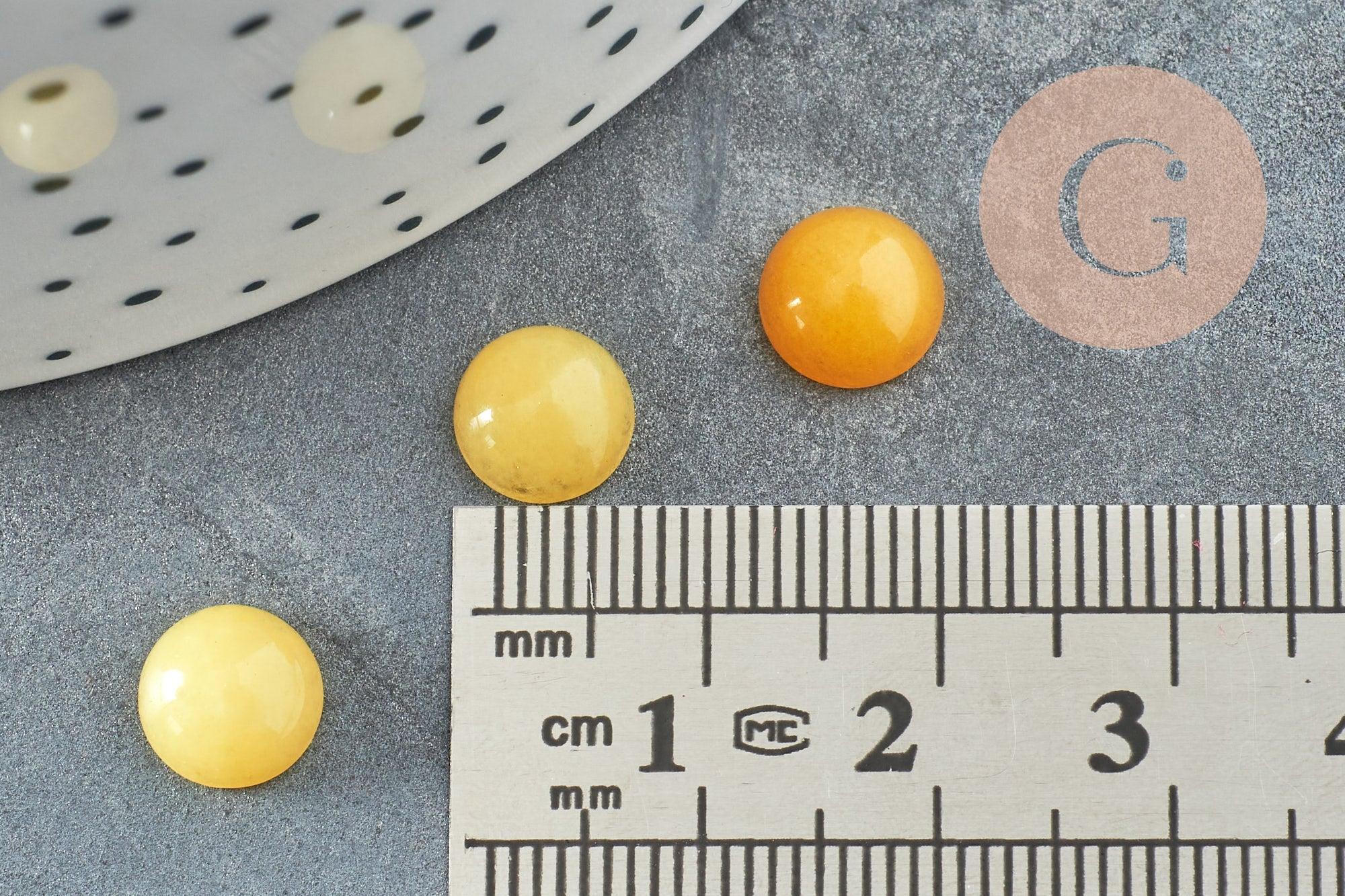 Cabochon rond jade naturel jaune 8mm, x1 (G0454)