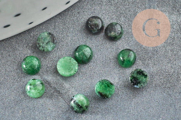 Cabochon rond rubis sur zoisite naturelle 4mm, x1 (G2781)
