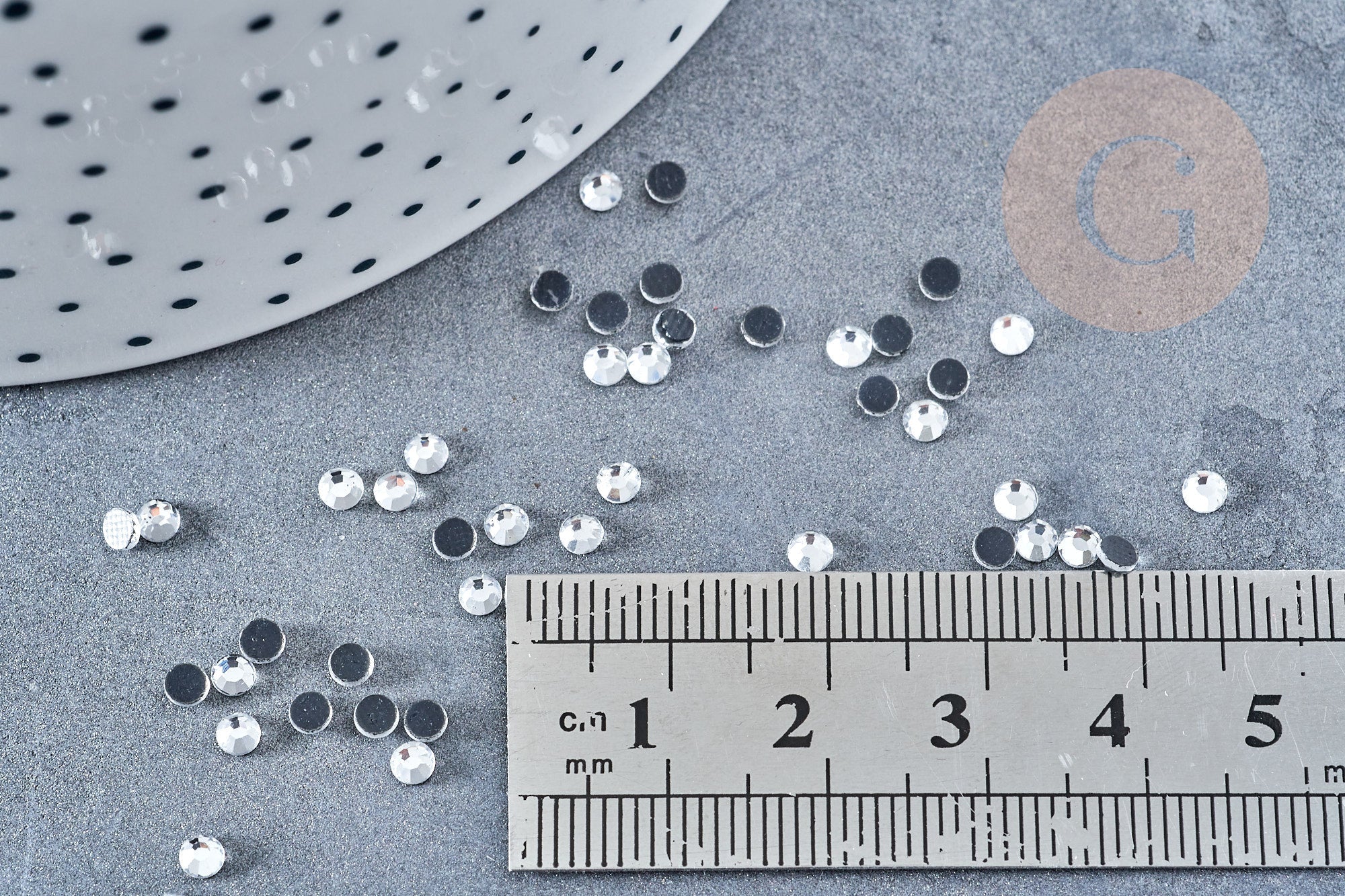 Cabochon rond strass cristaux transparent 2.7mm, x 1 gr (G8683)