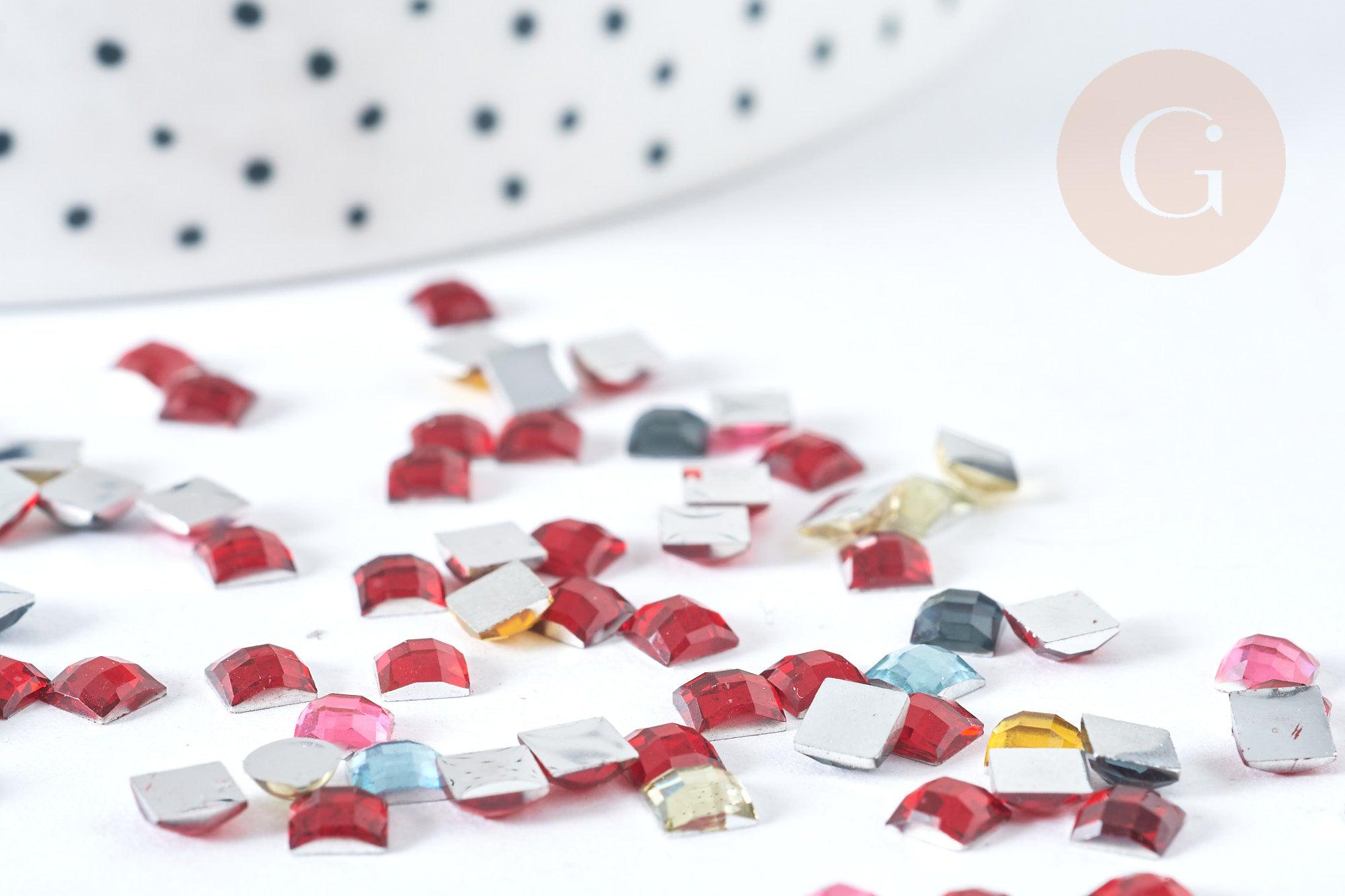 Cabochon strass plastique multicolore carré 4x4mm, x 5 grammes (G8338)