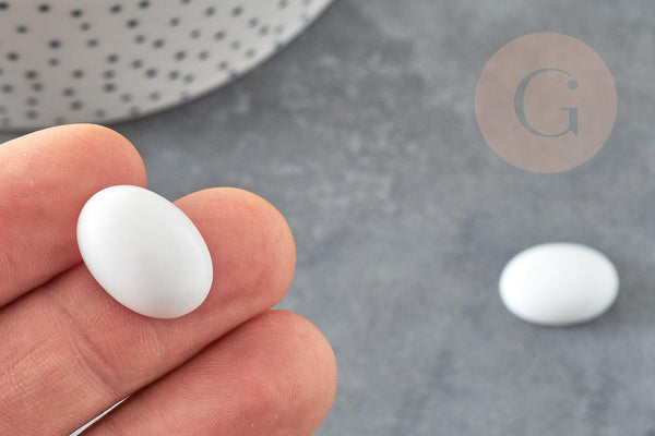 Cabochonovale jade naturel blanc 18x13mm, x1 (G1315)