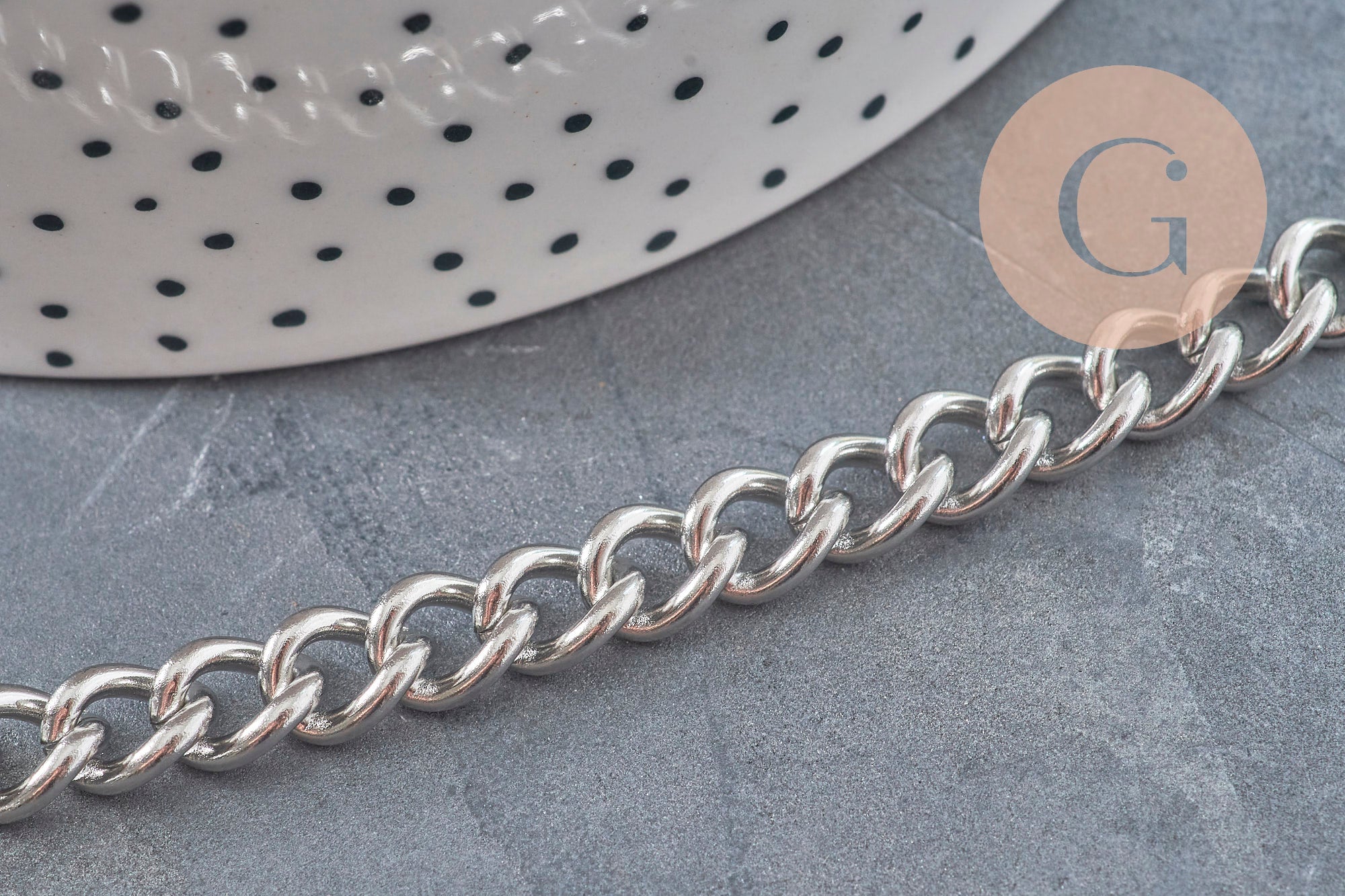 Cadena curva de acero inoxidable 304 platinada de 6.5 mm, x1 metro (G11195)