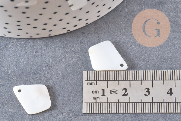 Charm losange nacre blanche naturelle 20mm, coquillage blanc, création bijoux, x 10 (G1062)