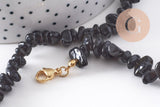 Collier obsidienne noire naturelle chips acier 304 inoxydable doré 40cm, x1 (G10266)