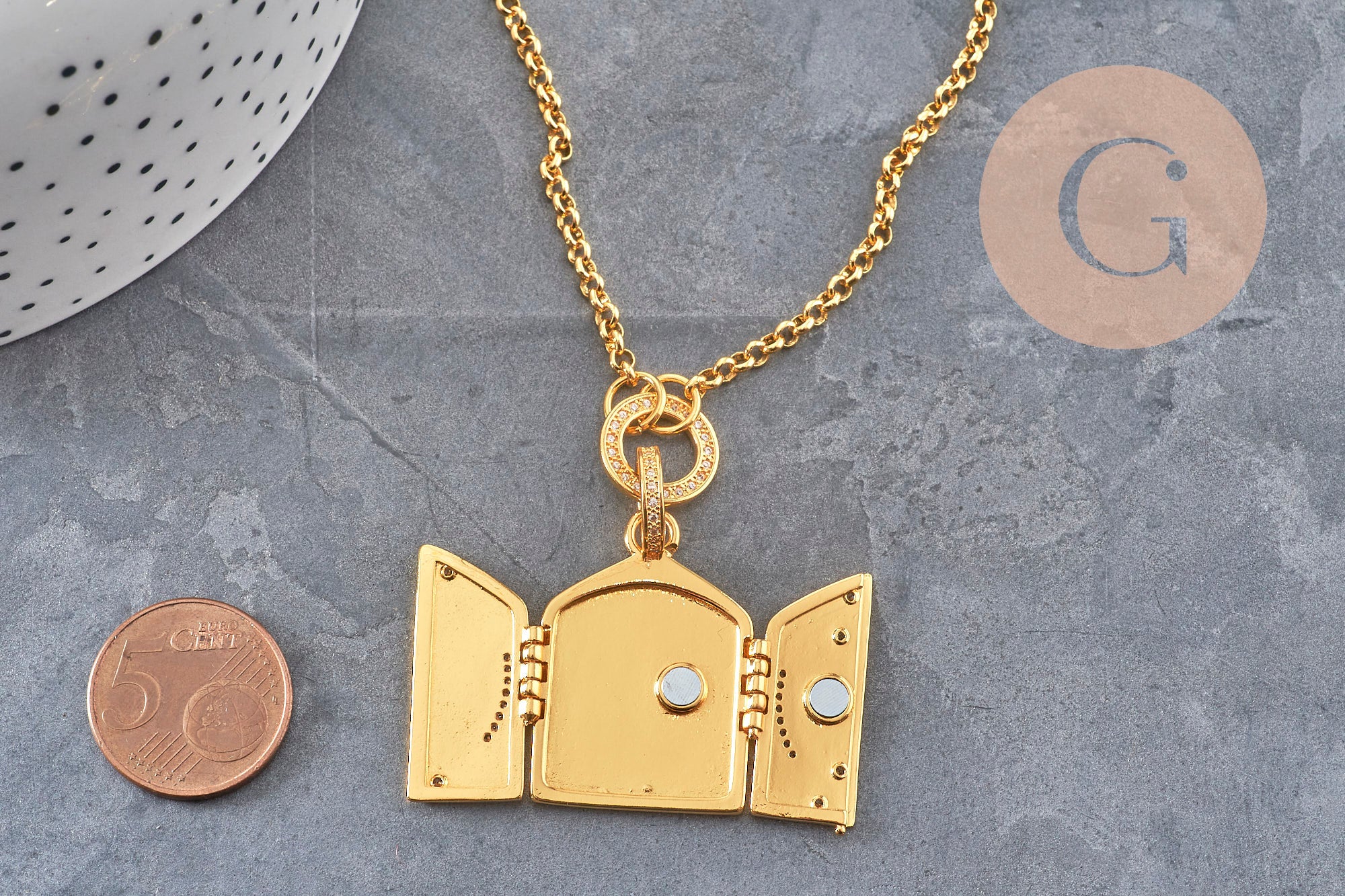 Collier pendentif locket papillon cuivre doré zircons , x1 (G11069)