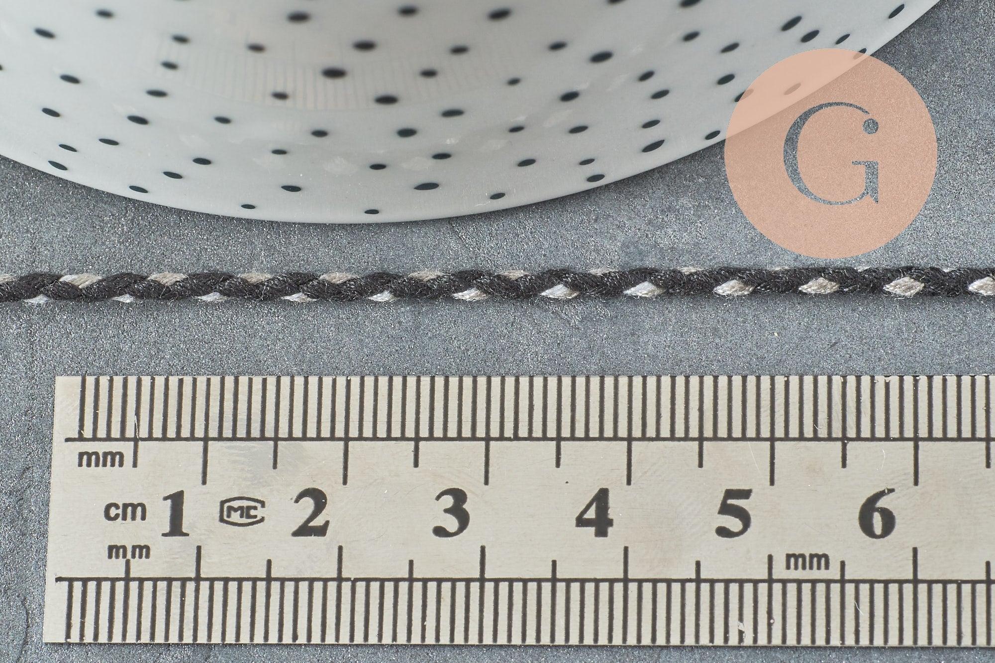 Cordon tressé blanc noir gris 2mm, x1 mètre (G5811)