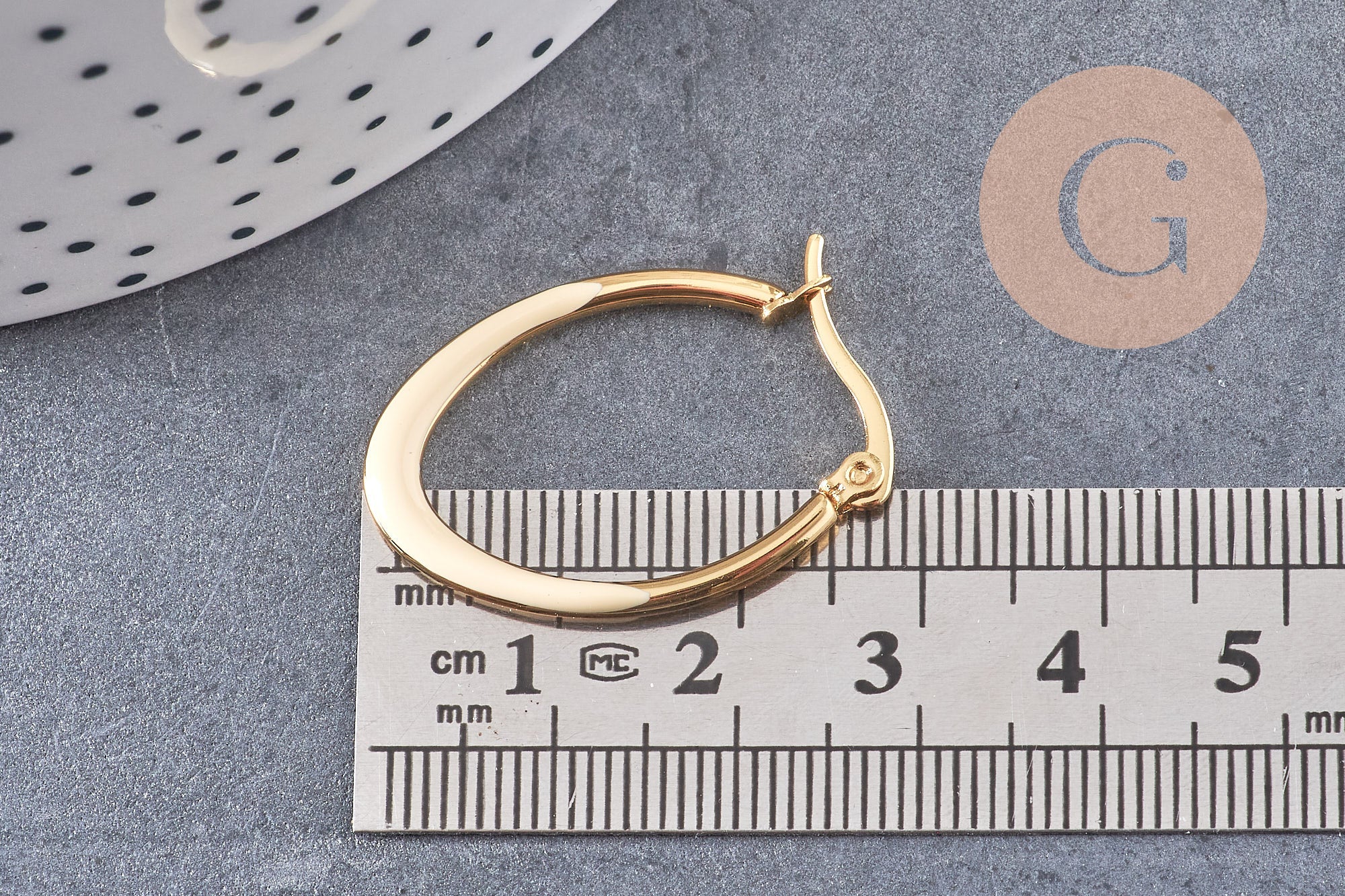 Créole ovale acier doré émail blanc,boucles acier doré inoxydable,30x20mm la paire (G4200)