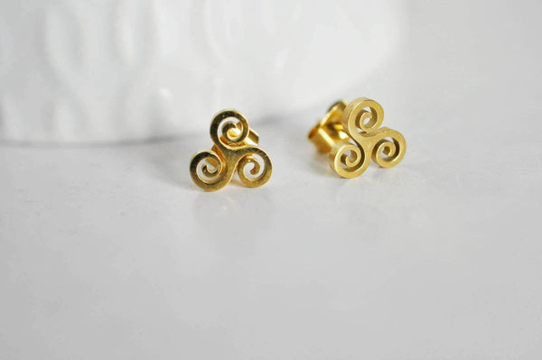 EP Boucles puces acier doré triskel, bijoux doré, création bijoux,triskel,sans nickel,la paire, 9mm, x1 G1719
