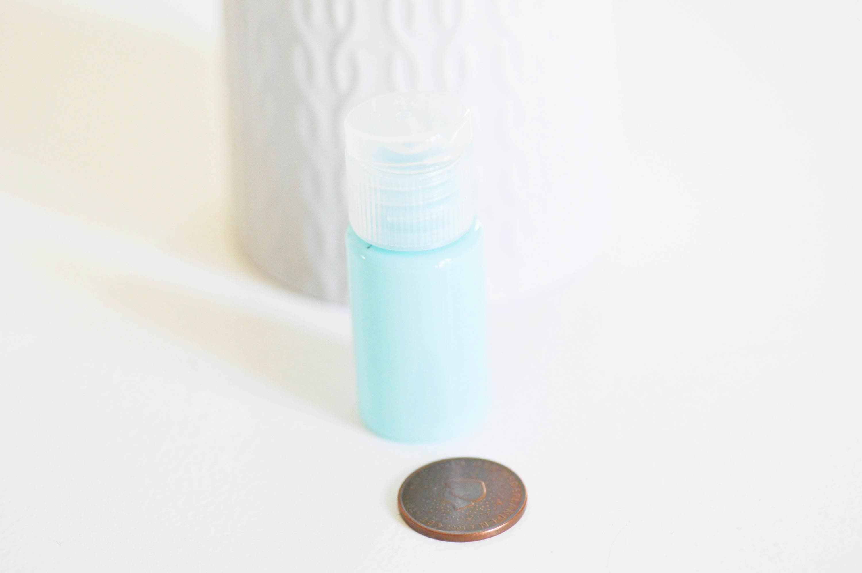 EP Bouteille plastique bleu, bouteille métal,emballage cosmétique, flacon cosmétique,cosmétique maison, contenant avion,5.7x2.3cm,10ml,G3067