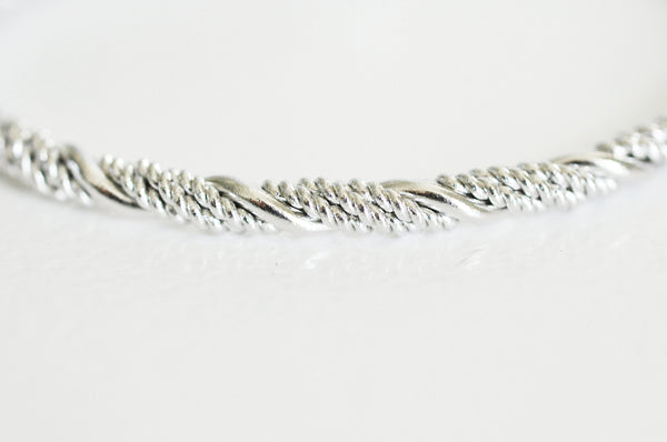 EP Bracelet jonc réglable finition or blanc tressé 65x55mm, x1 (G2586)