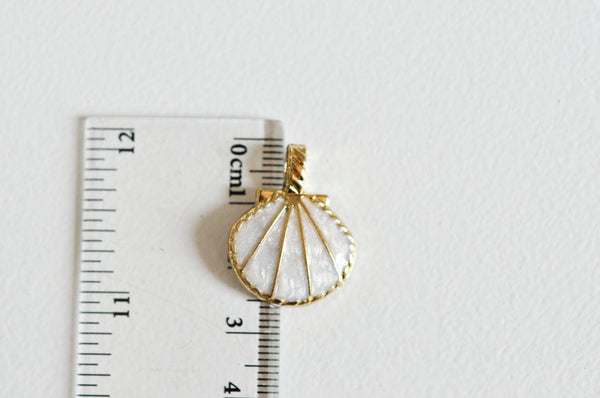 EP Pendentif coquillage doré blanc,pendentif coquillage,création bijoux, coquillage doré, pendentif doré, 24.5mm,x 2 - g356
